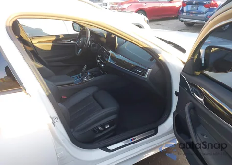 2021 BMW 530I z USA, uszkodzony, nr VIN WBA53BH09MWW99156